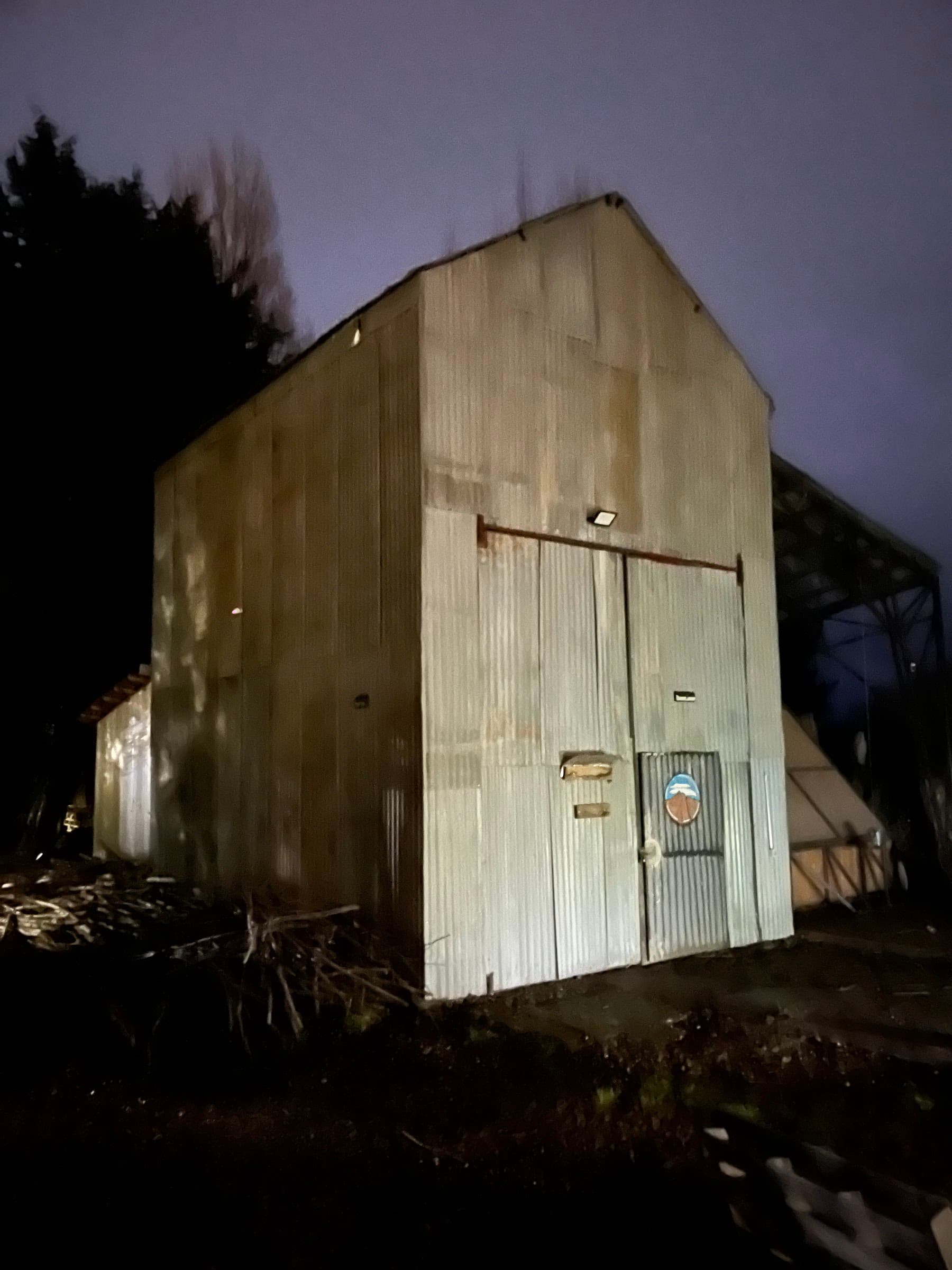 Galpón de noche